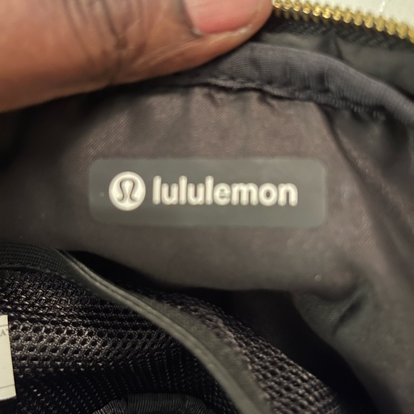 Lululemon Feeling Ready Pouch - Picture 3 of 5
